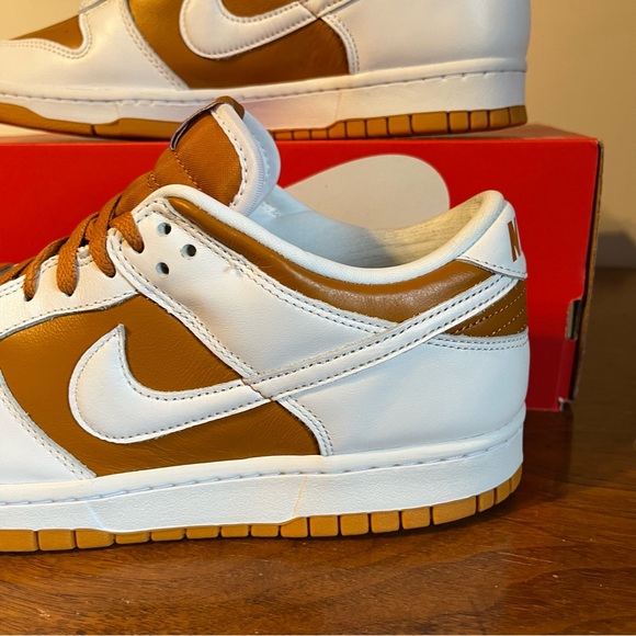 NIKE Dunk Low Reverse Dark Curry - Picture 4 of 11